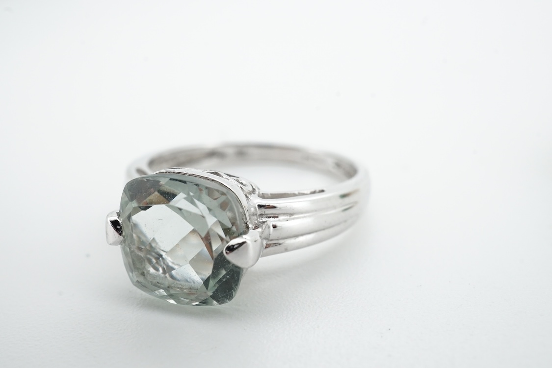 Two modern 9ct gold and gem set dress rings, including chrysoprase and simulated diamond, size J/K, gross weight 6 grams.